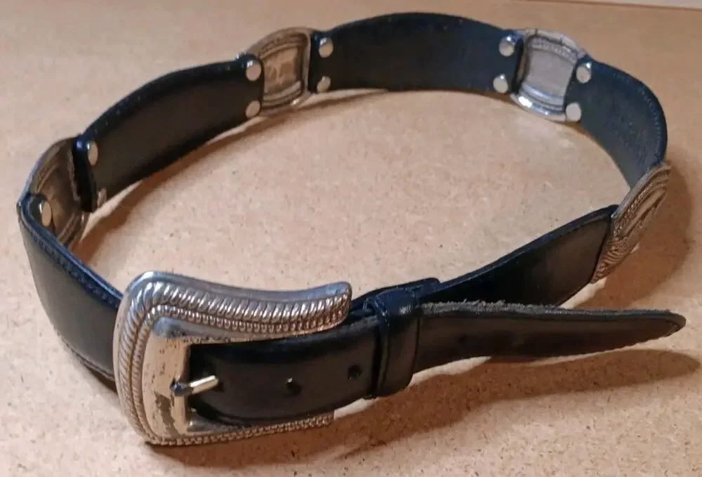 Fossil BT7704 Western Style Belt Black Leather Silver Conchos and Buckle Size M